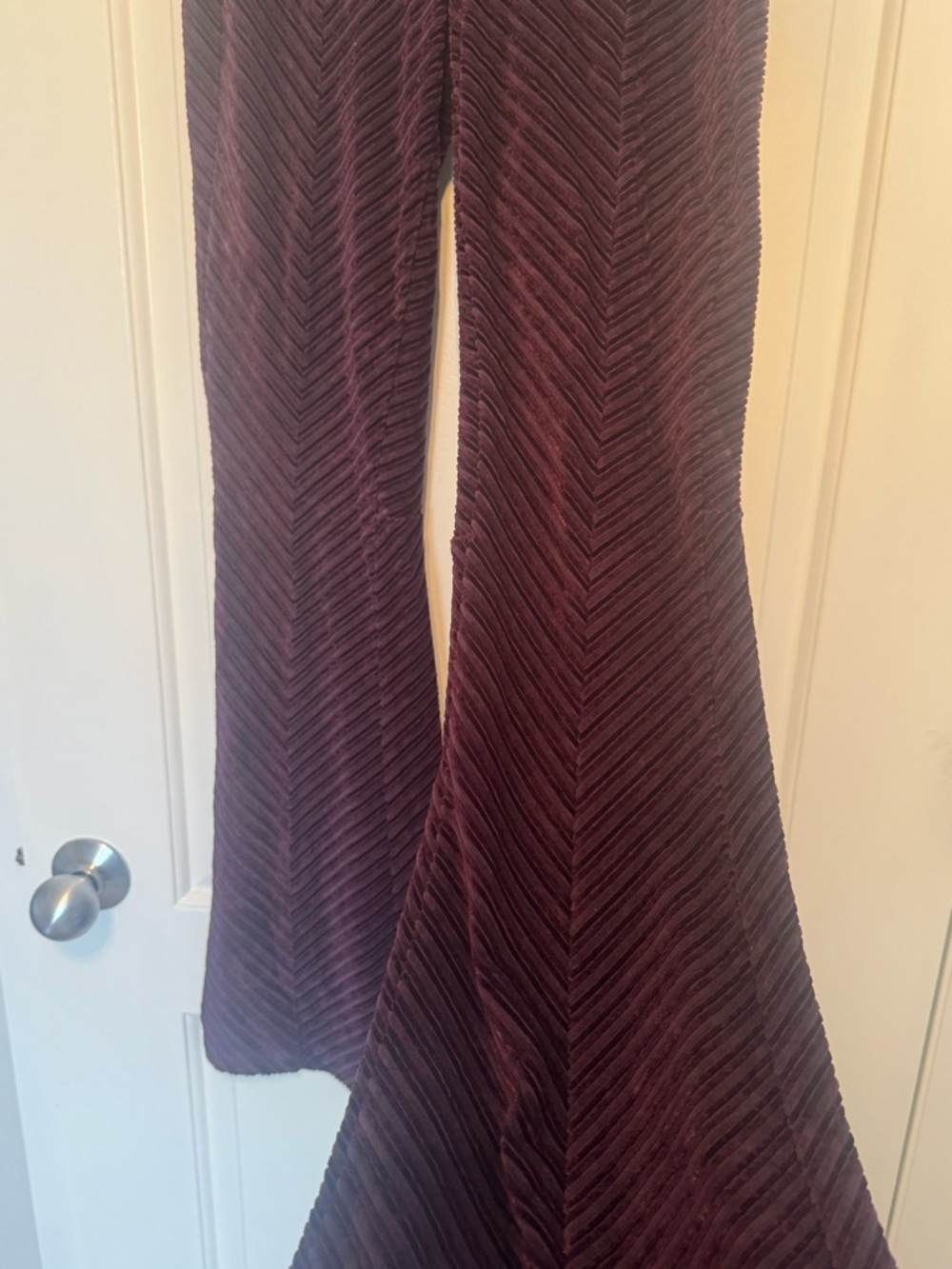 Free People Penny Pull On Velvet Pant in Vintage Grape XS - Picture 5 of 6